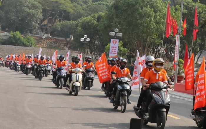 Tuần hành hưởng ứng Tháng hành động vì bình đẳng giới và phòng, chống bạo lực trên cơ sở giới năm 2020 (ảnh Nguyễn Síu)