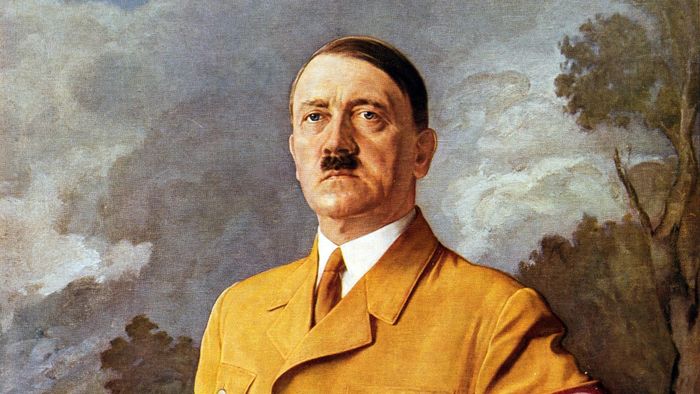 Trước công chúng, Hitler thể hiện bản thân là người căm hận người Do Thái. Thế nhưng, gã lại "biến" thành một con người khác khi bí mật nghe nhạc của người Do Thái.