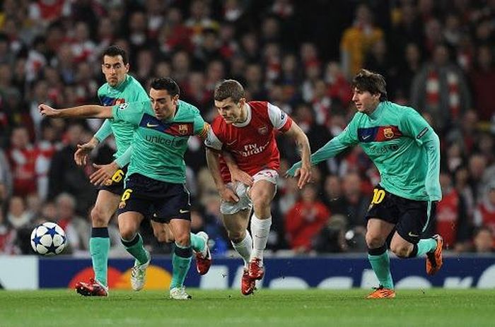  Tại vòng 16 đội Champions League 2010/11, Arsenal đụng độ Barca. Mùa giải 2010/11 là năm đầu tiên Wilshere ra sân đều đặn cho "Pháo thủ". Khi đối đầu Barca ở Emirates, Wilshere thể hiện phong độ thuyết phục để làm lu mờ Xavi và Andres Iniesta. Arsenal thắng Barca 2-1. Sau trận đấu, truyền thông Anh sửng sốt với Wilshere và ca ngợi anh là "thần đồng" của bóng đá Anh. 
