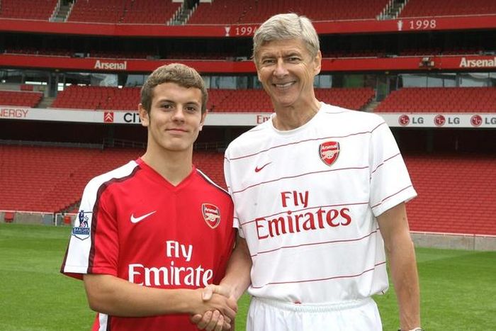  Wilshere là cầu thủ trưởng thành ở lò trẻ Arsenal. Trong giai đoạn 2001-2008, Wilshere luôn được đánh giá là tài năng triển vọng hàng đầu của "Pháo thủ". Từ mùa giải 2008/09, Wilshere được HLV Arsene Wenger gọi lên đội một Arsenal. 