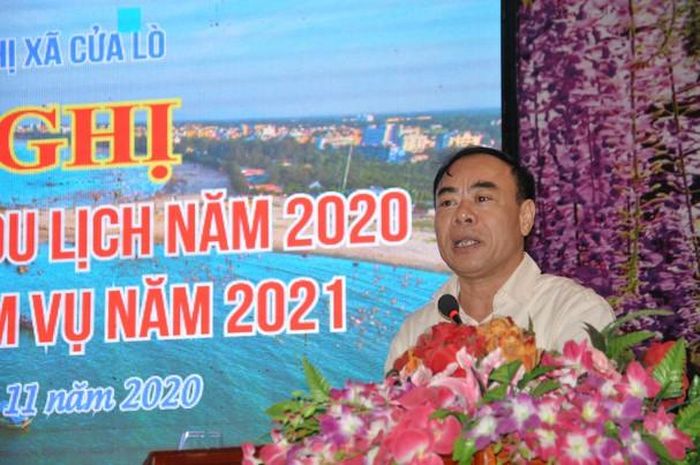 Đồng chí Nguyễn Mạnh Cường - Giám đốc Sở Du lịch ghi nhận những kết quả vượt khó của du lịch Cửa Lò trong năm 2020. Ảnh: Thanh Hiền