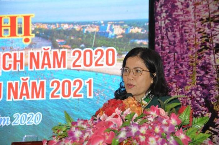 Đồng chí Nguyễn Thị Kim Chi - Ủy viên Ban Thường vụ Tỉnh ủy, Bí thư Thị ủy nhấn mạnh năm 2021 là 1 năm cực kỳ quan trọng của du lịch Cửa Lò trong việc bứt phá để hoàn thành chỉ tiêu đại hội Thị xã nhiệm kỳ 2020 - 2025. Ảnh: Thanh Hiền