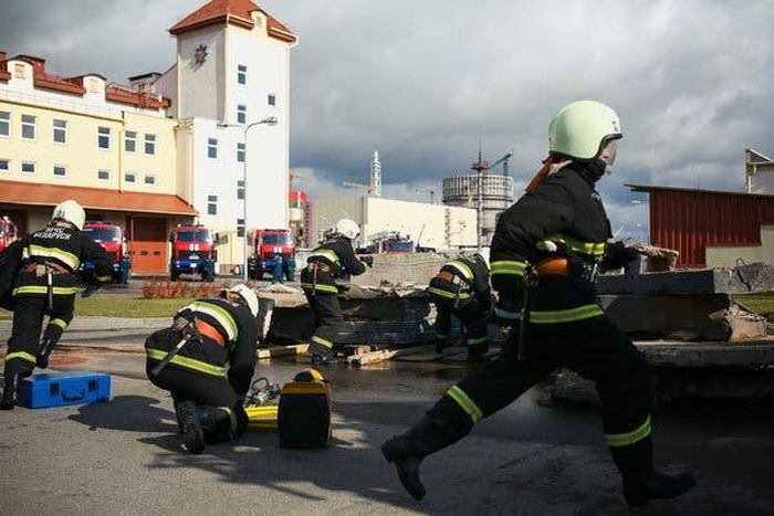 Đáng chú ý là nguyên nhân khiến cho công suất tại nhà máy điện hạt nhân Belarus bị tăng vọt vẫn chưa được công bố, điều này khiến nhiều người dân cảm thấy không yên tâm vì rõ ràng nguy cơ phát nổ vẫn còn, đặc biệt khi công nghệ áp dụng bị đánh giá đã lạc hậu.