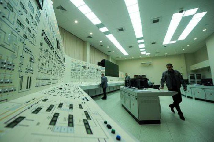 Các nhà chức trách Belarus ban đầu phủ nhận thông tin về việc xảy ra vụ nổ, tuy nhiên sau đó họ đã phải lên tiếng xác nhận thông tin rằng công việc của nhà máy đã bị buộc phải dừng lại.
