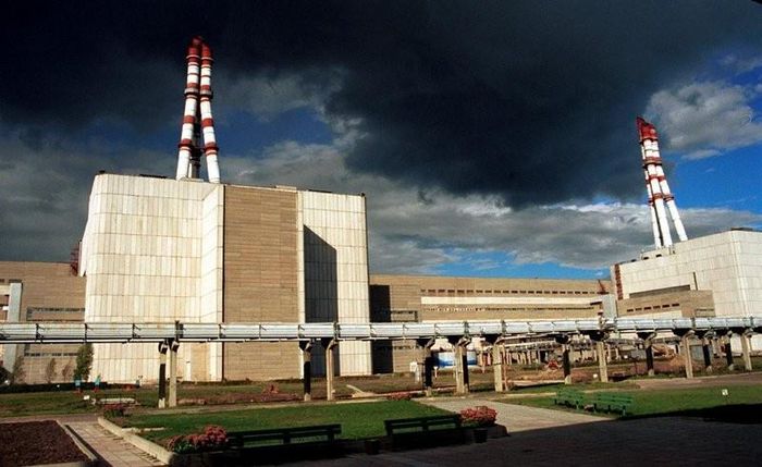 Lý do dẫn đến các vụ nổ tại nhà máy điện hạt nhân Belarus là do công suất tăng mạnh, kết quả một số máy biến áp chỉ đơn giản là không thể chịu đựng được và chúng đã phát nổ, nhưng không có mối đe dọa lớn nào.