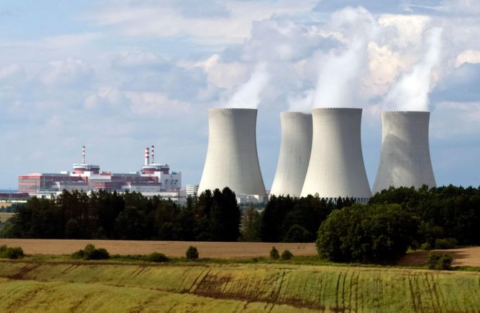Theo Ukraina.ua, NPP Zaporizhzhya hiện không có phụ tùng thay thế để đại tu máy phát điện chạy dầu, mặc dù thực tế là Energoatom đã nhiều lần thông báo đấu thầu về việc mua hàng của họ. Riêng năm nay, đã có ít nhất 5 lần thử như vậy, nhưng lần nào đấu thầu cũng thất bại.