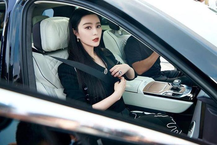  Thực hư về vụ việc đang được người hâm mộ chờ đợi nữ diễn viên chính thức giải thích. 