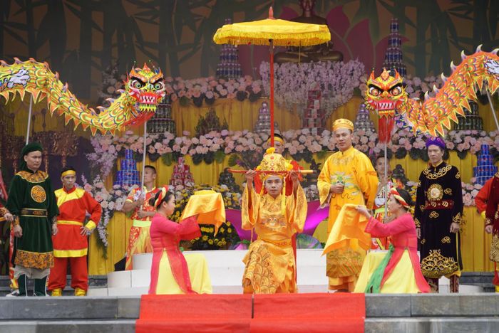 Điểm nhấn của chương trình nghệ thuật là ca cảnh nghệ thuật mang tính sử thi “Yên Tử Trúc Lâm thiêng” có nội dung tái hiện cuộc đời, sự nghiệp, công đức vô lượng của Phật hoàng Trần Nhân Tông và tôn vinh những giá trị tư tưởng độc đáo của thiền phái Trúc Lâm
