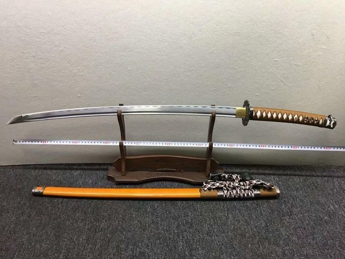 Vì khá dài, tachi được cho là phù hợp với kỵ binh, trong khi katana được bộ binh ưa chuộng.