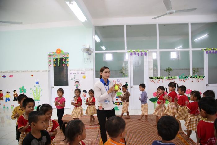 Cô Đinh Thị Hồng Linh
