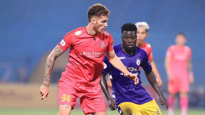Geovane (đỏ) có thể sẽ thế chỗ Moses ở Hà Nội FC sắp tới. Ảnh: VPF