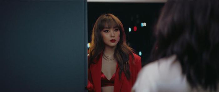 Minh Hằng quyến rũ trong phim.