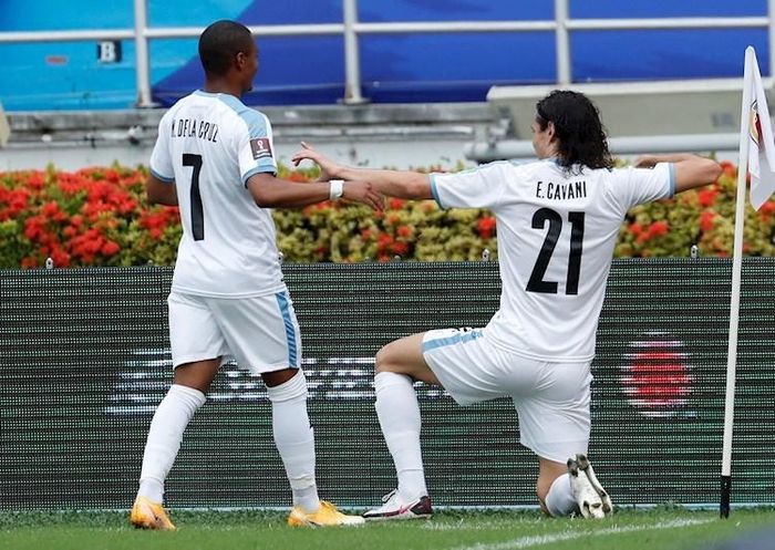 Pha ăn mừng quen thuộc của Cavani 