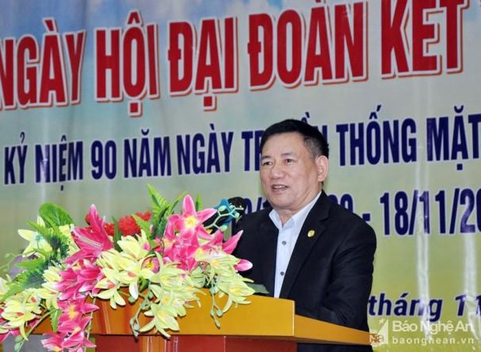Đồng chí Hồ Đức Phớc - Ủy viên BCH Trung ương Đảng, Tổng Kiểm toán Nhà nước mong muốn nhân dân khối Tân Phúc tiếp tục phát huy kết quả đã đạt được, giữ gìn cảnh quan môi trường, có thêm những đóng góp trong các phong trào của địa phương. Ảnh: Công Kiên