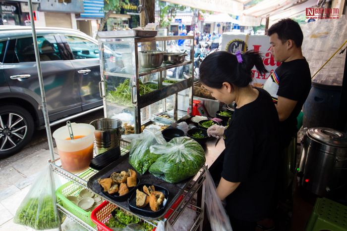Đây là một trong những quán ăn thành công với việc biến tấu dựa trên dựa trên nguyên mẫu món bún cá truyền thống từ nguyên liệu; cách thưởng thức, cách trình bày… để tạo ra nét riêng và làm phong phú thêm bức tranh ẩm thực Hà thành.