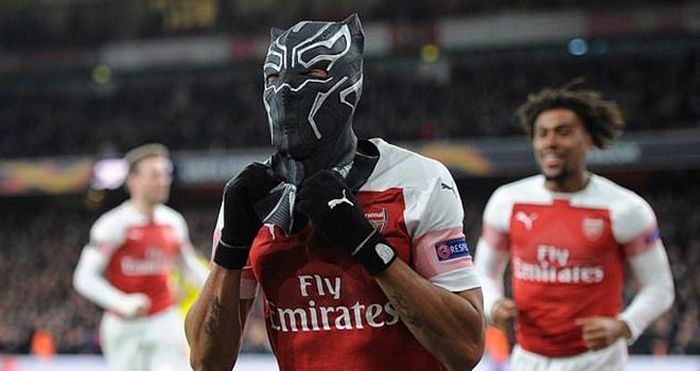 Kroos khẩu chiến với Aubameyang