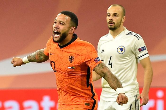 Depay điền tên mình lên bảng tỷ số ở phút 55 sau khi đệm bóng cận thành từ pha căng ngang của Dumfries. Đây là kết quả của pha phối hợp đập nhả ngay trong vùng cấm Bosnia và Herzegovina.