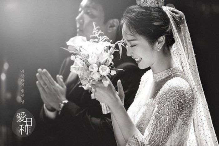  Sau hôn lễ, cặp đôi sẽ đi tuần trăng mật 3 ngày 2 đêm. Trả lời phỏng vấn, người đẹp 34 tuổi tiết lộ vợ chồng cô tạm thời chưa có kế hoạch sinh con. Nếu được trong tương lai họ muốn có hai con: một trai, một gái. 