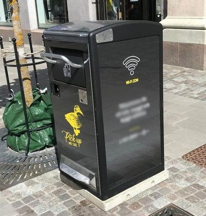 Thùng rác phát Wifi, để khuyến khích người dân và du khách vứt rác đúng chỗ.