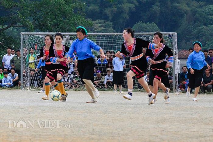 Trận đấu còn là nơi thể hiện tinh thần đoàn kết của một số đồng bào dân tộc thiểu số tại các địa phương của tỉnh Quảng Ninh nói chung và của các nữ cầu thủ nữ nói riêng.