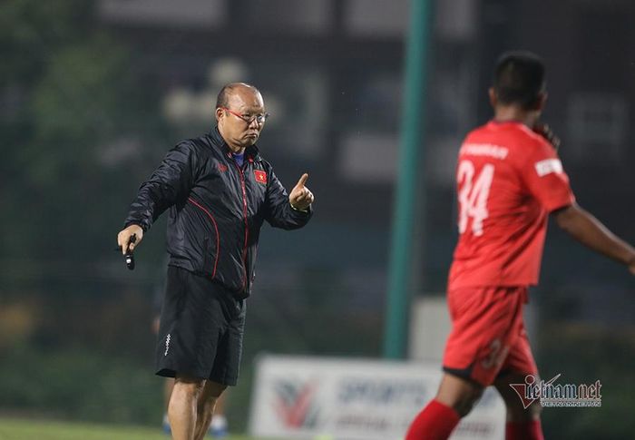 Thầy Park đang trông cậy tương lai...