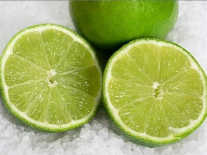 Sử dụng mẹo vặt chữa đau răng từ nước cốt chanh, nước nuối giúp giảm đau nhanh chóng.