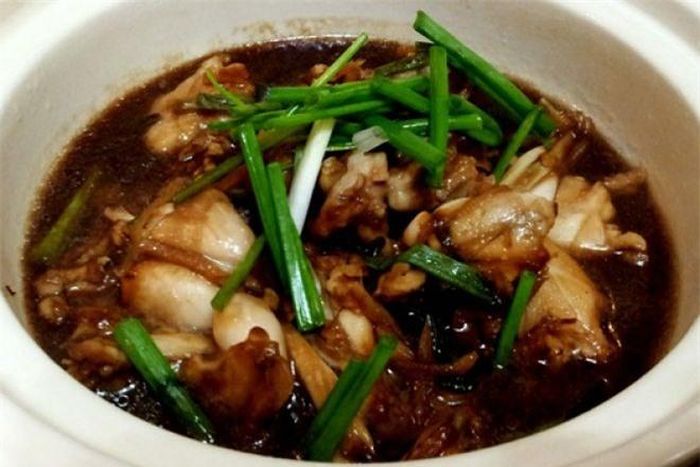 Món ếch kho tộ thơm ngon, lạ miệng (Ảnh minh họa)