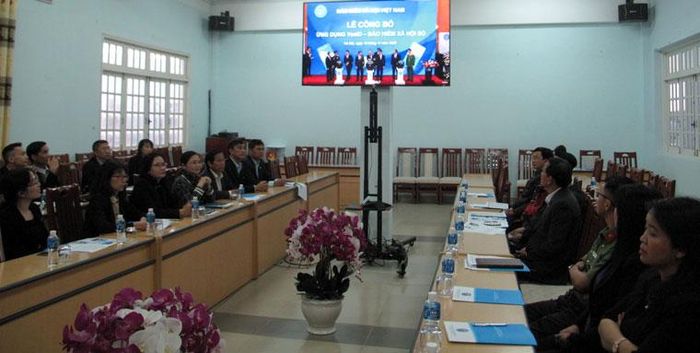 Các đại biểu tham dự lễ công bố ứng dụng VssID - Bảo hiểm xã hội số tại điểm cầu tỉnh Lâm Đồng