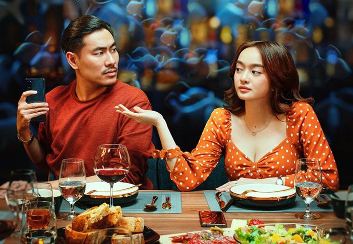 Cảnh trong phim Tiệc trăng máu.