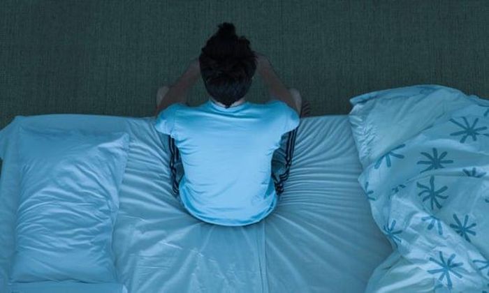 Nhiều bạn trẻ thuộc cộng đồng LGBTQ bị gia đình bỏ rơi sau khi công khai giới tính thật. Ảnh: The Guardian.