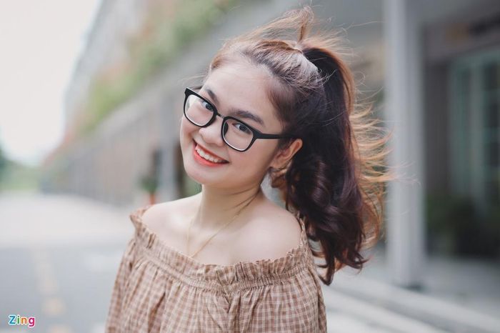 Hiện, Thiện Nhân theo học tại Nhạc viện TP.HCM. Ngoài thời gian dành cho việc học, cô đi diễn ở một số chương trình. "Đây là thời gian tôi toàn tâm toàn sức cho công việc ca hát. Tôi muốn thử sức ở nhiều dòng nhạc khác nhau, không chỉ bó buộc ở thể loại dân ca", cô cho biết.