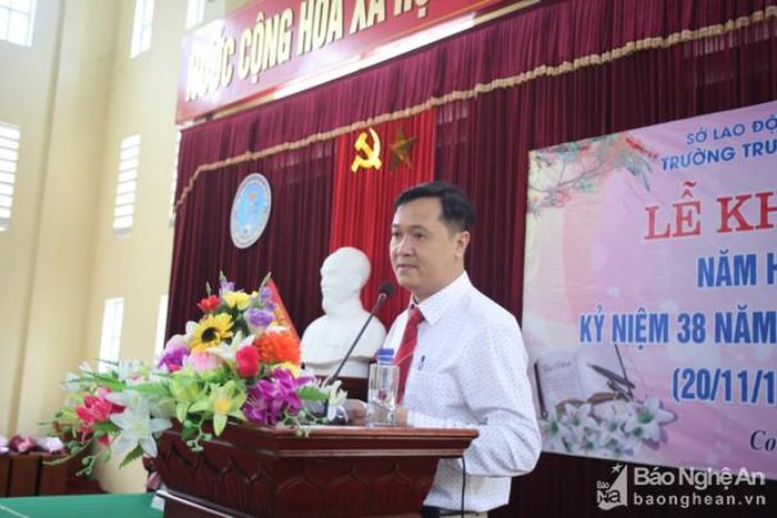 Vụ trưởng Vụ Đào tạo thường xuyên, Tổng cục Giáo dục nghề nghiệp Đào Trọng Độ phát biểu tại lễ khai giảng. Ảnh: Thanh Nga