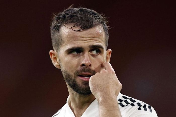 Tiền vệ trung tâm: Miralem Pjanic (Bosnia &amp; Herzegovina).