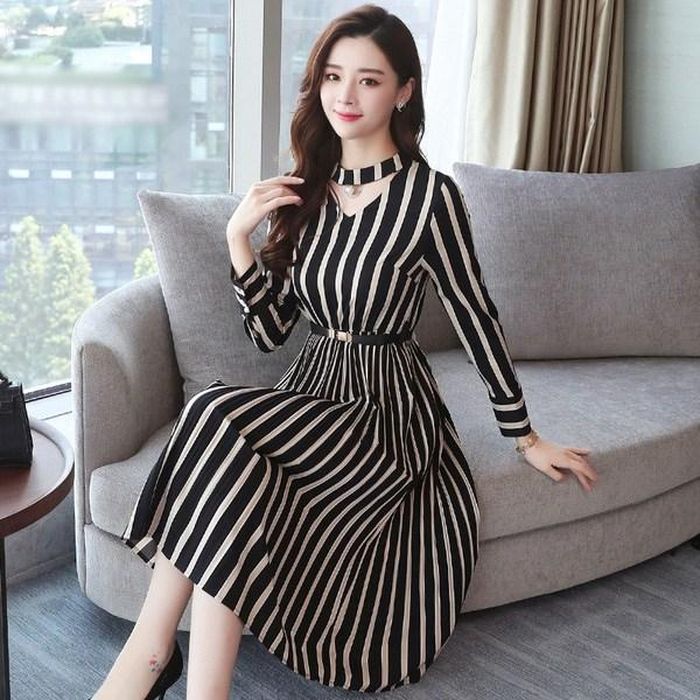 Có rất nhiều mẫu đầm kẻ xinh xắn cho các cô gái lựa chọn.