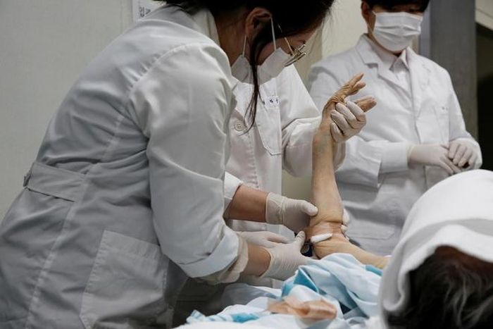 Ngày càng nhiều nữ giới Hàn Quốc làm nghề chăm lo hậu sự.