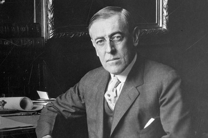 Woodrow Wilson là Tổng thống Mỹ từ năm 1913 - 1921. Ông nổi tiếng thế giới là vị tổng thống duy nhất có bằng tiến sĩ tại Đại học Johns Hopkins. Theo đó, ông trở thành tổng thống có học vị cao nhất trong lịch sử Mỹ.