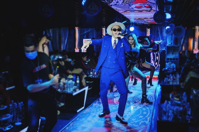  Giọng ca 28 tuổi nói thêm: “Tôi đang tìm lại Soobin của thời hoạt động underground và cảm giác khi đó. Khi lên sân khấu, tôi muốn được sống trong bầu không khí hip hop một lần nữa. Đến tuổi này rồi, nếu không làm thì tôi không biết phải chờ đến bao giờ”. 