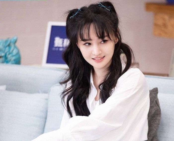 Trịnh Sảng đang bị Dương Tử, Địch Lệ Nhiệt Ba, Quan Hiểu Đồng bỏ lại phía sau.
