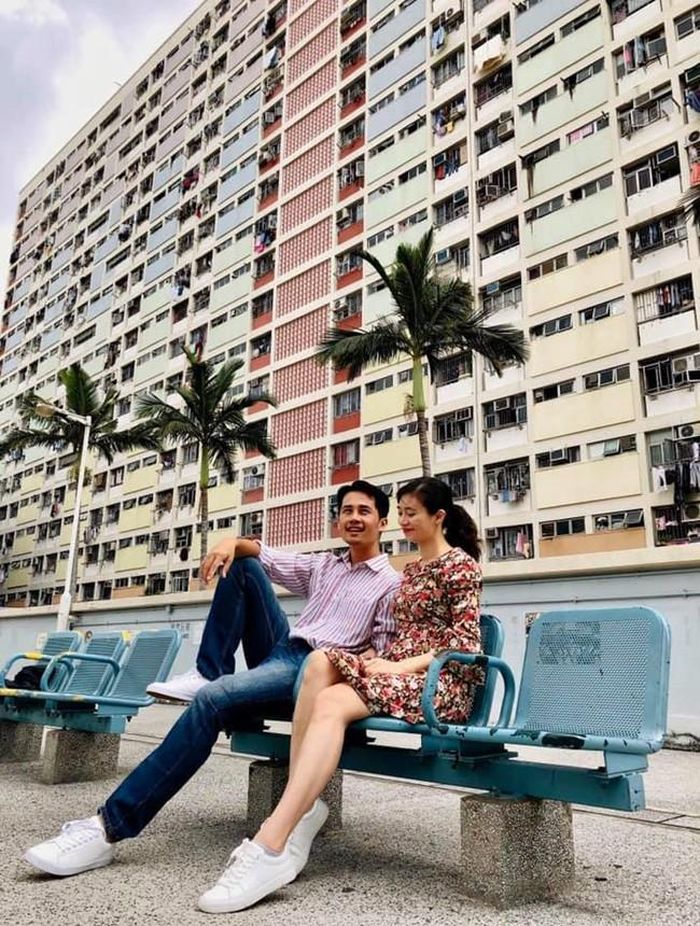 Chị Lê Xuân chia sẻ: "Đó là lễ cưới nhỏ, ấm cúng vì thời COVID-19. Lễ cưới của chúng mình cũng tự chuẩn bị hầu hết từ concept tới kịch bản, nhạc... MC và chụp hình cũng nhờ bạn bè". Cả hai cũng đang lên kế hoạch cho những chuyến đi tiếp theo, cùng thực hiện bộ ảnh gia đình hạnh phúc.