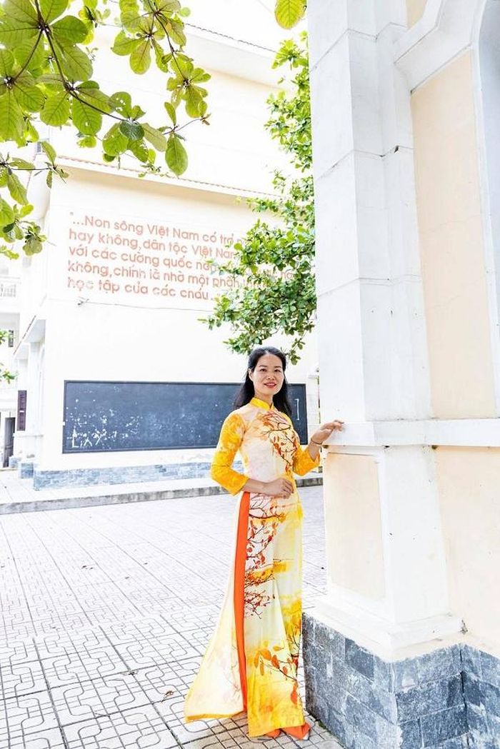 Hơn 20 năm, cô Nghĩa vẫn nguyên vẹn một tình yêu với mái trường nơi lớn lên và trưởng thành