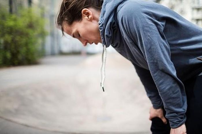 Luyện tập gắng sức quá mức có thể gây khó thở, khởi phát đợt cấp của các bệnh mãn tính (ảnh: Internet)