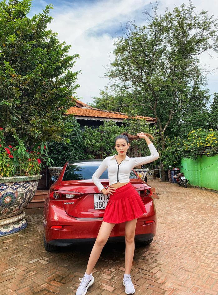 Fan hy vọng cô gái xứ Thanh sẽ ngày càng hoàn thiện về nhan sắc và nhân cách với cương vị là một tân hoa hậu, đúng nhưng những gì Đỗ Thị Hà đã trả lời trong phần thi ứng xử: "Nếu trở thành Hoa hậu Việt Nam 2020, tôi nghĩ mình đã là một người đã mang đủ những phẩm chất, những yếu tố cần và đủ của con gái Việt Nam".