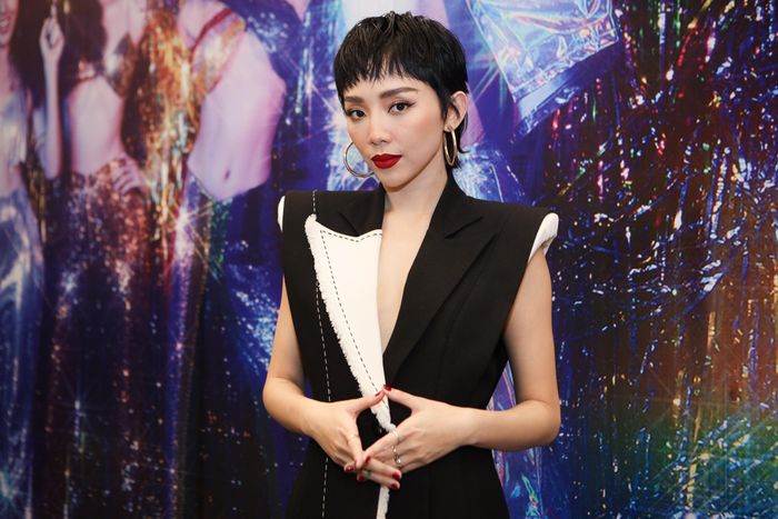  Nữ ca sĩ chia sẻ cô gặp áp lực khi làm việc với đạo diễn Ngô Thanh Vân. Ảnh: Phương Lâm. 