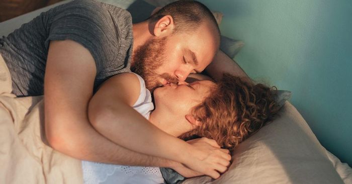  Hai người nên trao đổi thẳng thắn về nhu cầu tình dục của bản thân với đối phương để nhận được sự cảm thông và thấu hiểu, tránh khúc mắc về sau. 