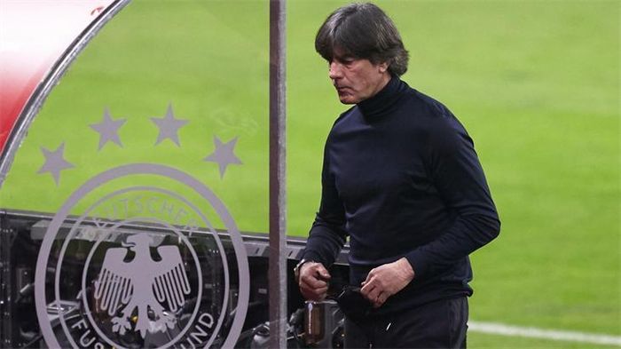 Huấn luyện viên Joachim Loew và các học trò nhận thất bại 0-6 trước Tây Ban Nha tại UEFA Nations League, ngày 18-11. Ảnh: Bild