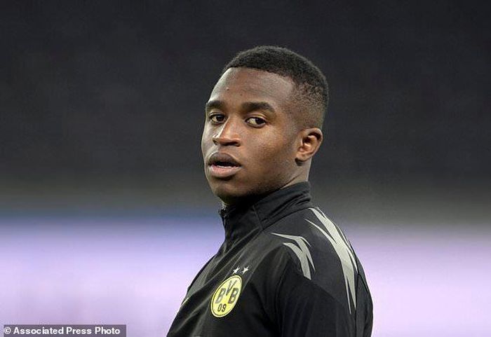 Moukoko đi vào lịch sử với tư cách cầu thủ trẻ nhất được thi đấu ở Bundesliga 