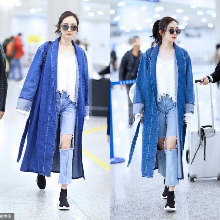 Còn đây chính là ví dụ cho việc nguyên cây denim vẫn vô cùng thu hút. Cô thỉnh thoảng chọn những chiếc quần jeans rách gối để "cưa tuổi" xuống một chút. Dù chiếc quần rất "xì tin" nhưng xét cả tổng thể trang phục lại rất vừa mắt và không bị mang tiếng "làm lố".