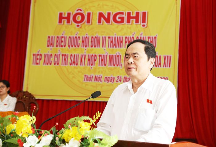 Chủ tịch Trần Thanh Mẫn trả lời các ý kiến cử tri quận Thốt Nốt.