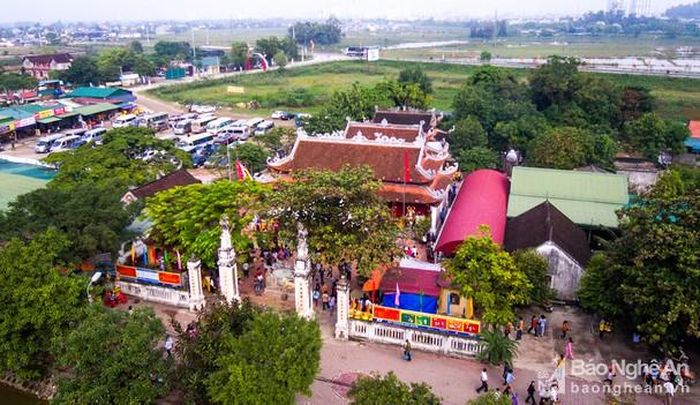 Toàn cảnh Đền Hoàng Mười dịp lễ hội. Ảnh: Thành Cường