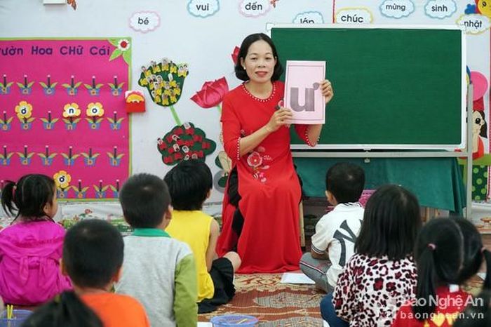 Giờ học Tiếng Việt của học sinh Trường mầm non Yên Khê - Con Cuông. Ảnh: MH